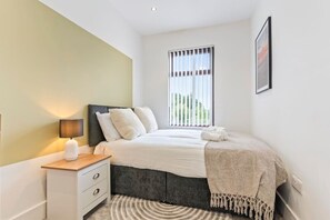 3 bedrooms, iron/ironing board, free WiFi, bed sheets