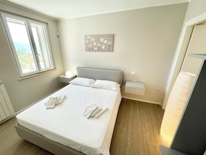 3 bedrooms, iron/ironing board, free WiFi, bed sheets - Villa Ipnotica - pool - sleeps 7 - additional children possible at no extra cost (Spoleto)