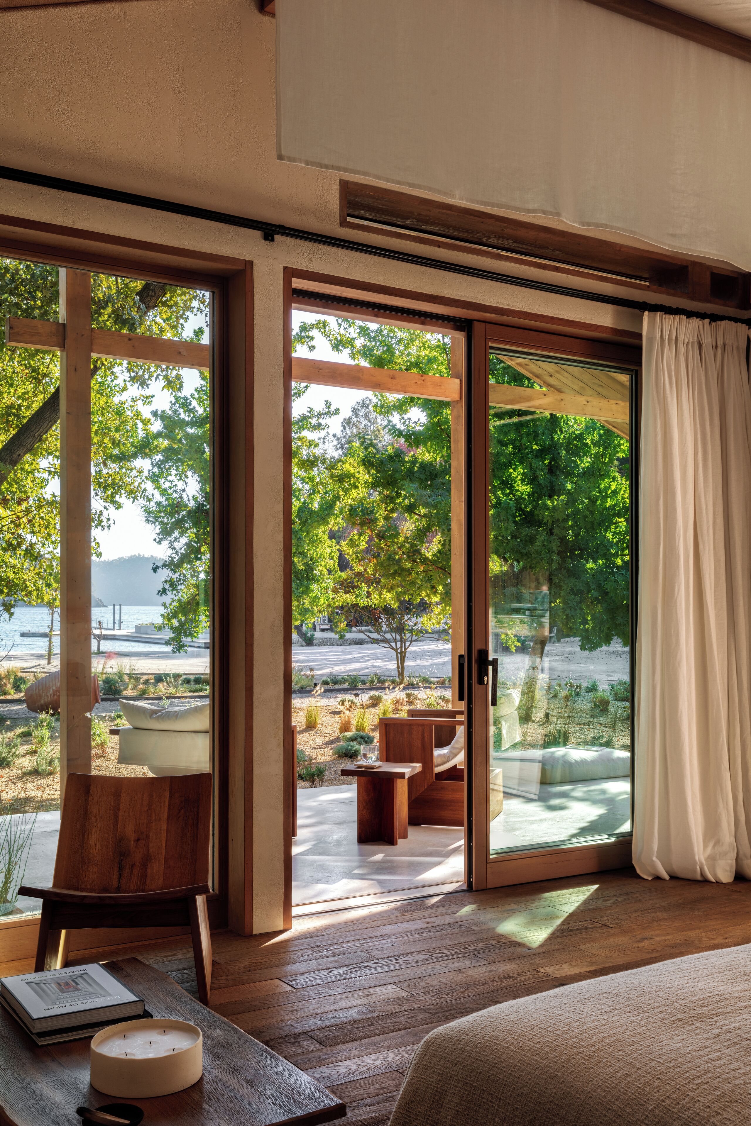 Premium bedding, minibar, in-room safe, soundproofing
