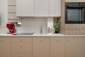 洗碗機、咖啡機/沖茶器、鍋具/餐盤/廚房用品