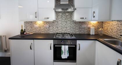 Hampton 3-Bedroom spacious & clean entire house Quiet WIFI private parking