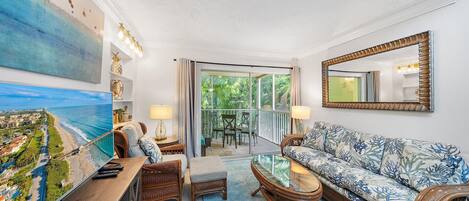Appart'hôtel, 2 chambres | Coin séjour | TV connectée