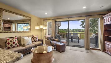 Condo, 3 Bedrooms | Living area