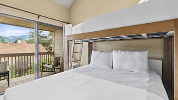 Condo, 3 Bedrooms | 3 bedrooms, iron/ironing board, free WiFi