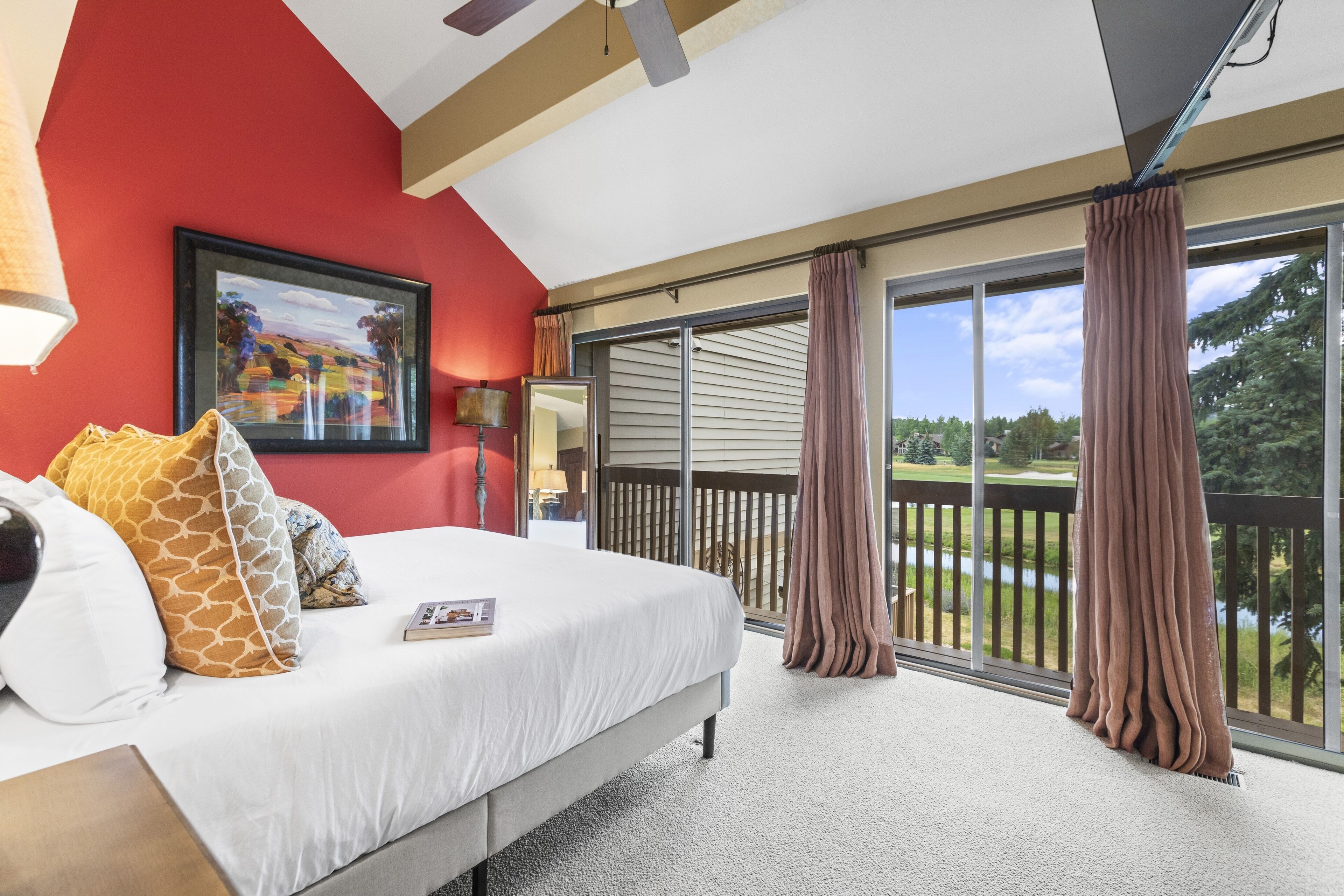 3 bedrooms, iron/ironing board, free WiFi