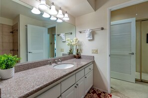 Bathroom - Grand Champions 12 1 Bedroom Condo (Kihei)