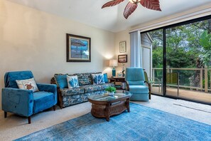 Condo, 2 Bedrooms | Living area