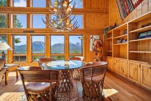 House, 4 Bedrooms | Dining