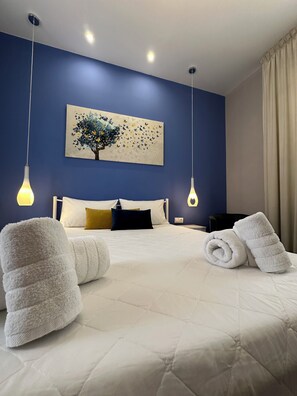 Luxury Double or Twin Room, 1 Queen Bed, Kitchen | Egyptian cotton sheets, premium bedding, pillowtop beds - IRIS' Garden Rooms (Corinth)