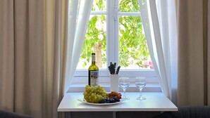 Luksus-værelse med dobbeltseng eller 2 enkeltsenge - 1 queensize-seng - køkken | Opholdsområde