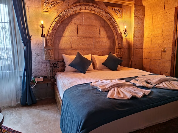 Dobbeltrom – deluxe | Sengetøy av topp kvalitet, memory foam-senger og minibar