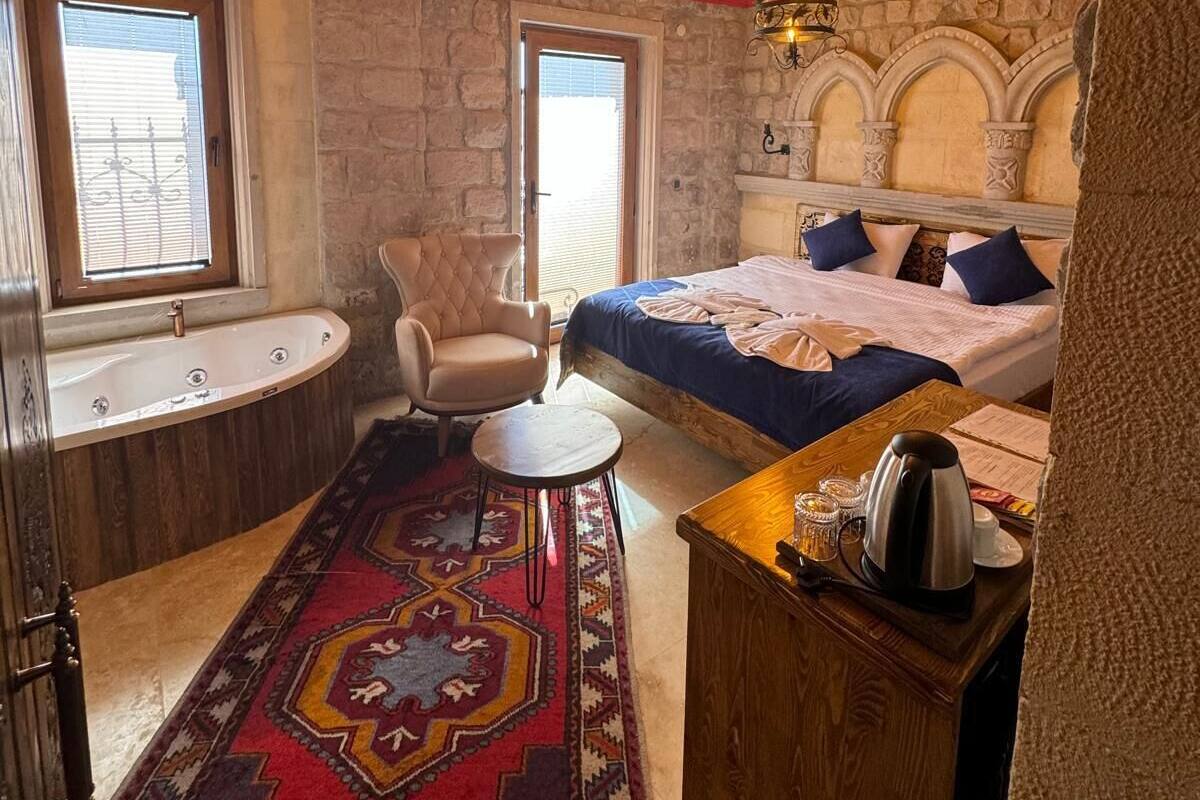 Premium bedding, Select Comfort beds, minibar, laptop workspace