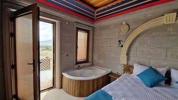Habitación doble Confort, 1 habitación, para no fumadores, balcón | Ropa de cama de alta calidad, camas con efecto memoria y minibar
