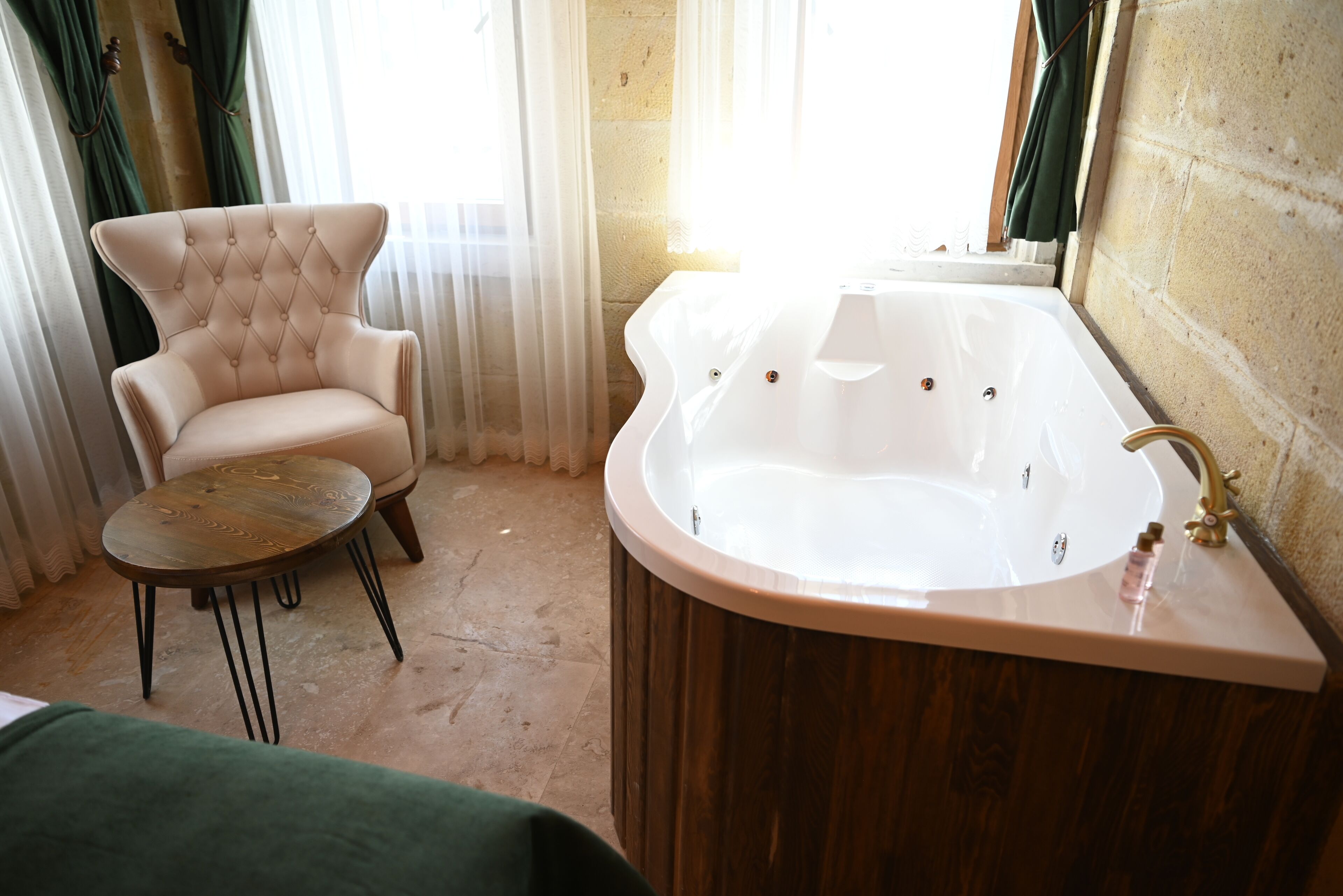 Deluxe-Doppelzimmer | Hochwertige Bettwaren, Betten mit Memory-Foam-Matratzen, Minibar