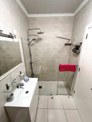 Hair dryer, towels, soap, shampoo - Calma apartment - Orlandito (Costa Adeje)