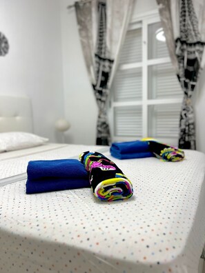 1 室のベッドルーム、セーフティボックス (室内)、アイロン / アイロン台、WiFi (無料)