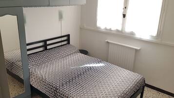 1 chambre, fer et planche Ă repasser, Wi-Fi, draps fournis