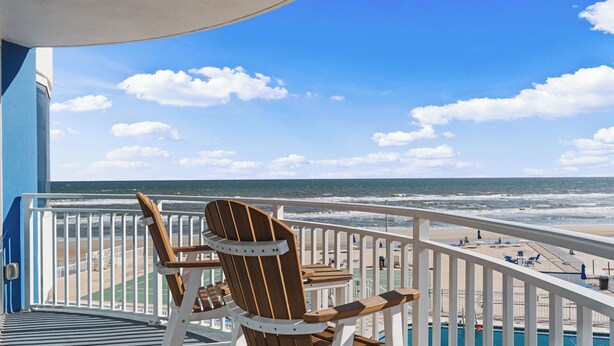 A balcony with a view of the beach and ocean. - Beautiful Oceanfront 2BDR/2BA @ Peck Plaza 5SE (Daytona Beach)