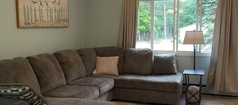 Grandma's House LA Charming 3-bedroom corporate apt /duplex w/WiFi, Lake Ann