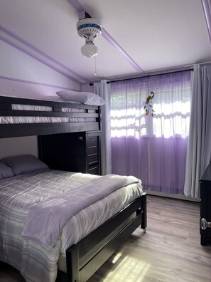 3 bedrooms, iron/ironing board, WiFi, bed sheets