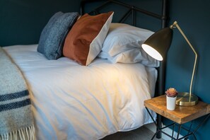 3 bedrooms, iron/ironing board, travel cot, WiFi - Luxury Accommodation in an Old Turbine House in Betws Y Coed | Pwerdy (Betws y Coed)