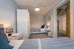 2 多间卧室、旅行婴儿床、WiFi、床单