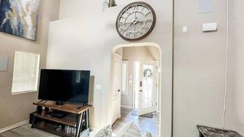 Smart TV, fireplace, books, stereo