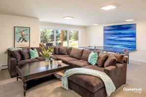 Smart TV, chimenea y tenis de mesa 