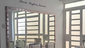 Hus – comfort, hageutsikt | Oppholdsområde