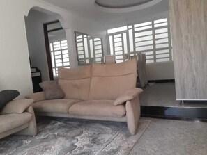 Comfort House, Garden View | Living area