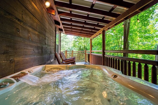 Outdoor spa tub