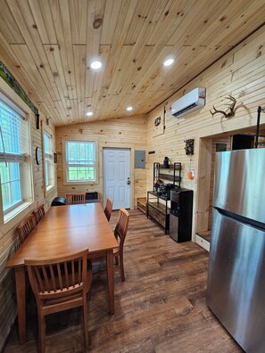 Dining - Cozy cabin in Brasher Falls, NY (Brasher Falls)