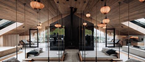 Couples treatment rooms, sauna, hot tub, steam room, body treatments