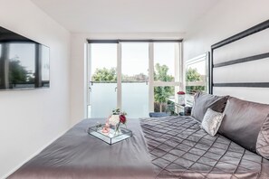 4 habitaciones, tabla de planchar con plancha, wifi y ropa de cama