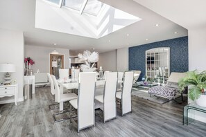 Dining - A BEAUTIFULLY DESIGNED LUXURIOUS TOWNHOUSE (Romford)