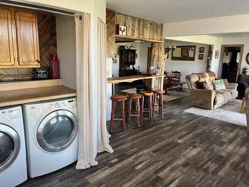 Papa's Cabin - 40 acres & 5 acre lake!