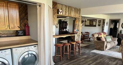 Papa's Cabin - 40 acres & 5 acre lake!