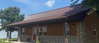 Papa's Cabin - 40 acres & 5 acre lake!