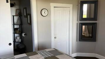 2 bedrooms, desk, iron/ironing board, free WiFi