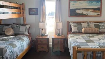 2 habitaciones, escritorio, tabla de planchar con plancha y wifi gratis