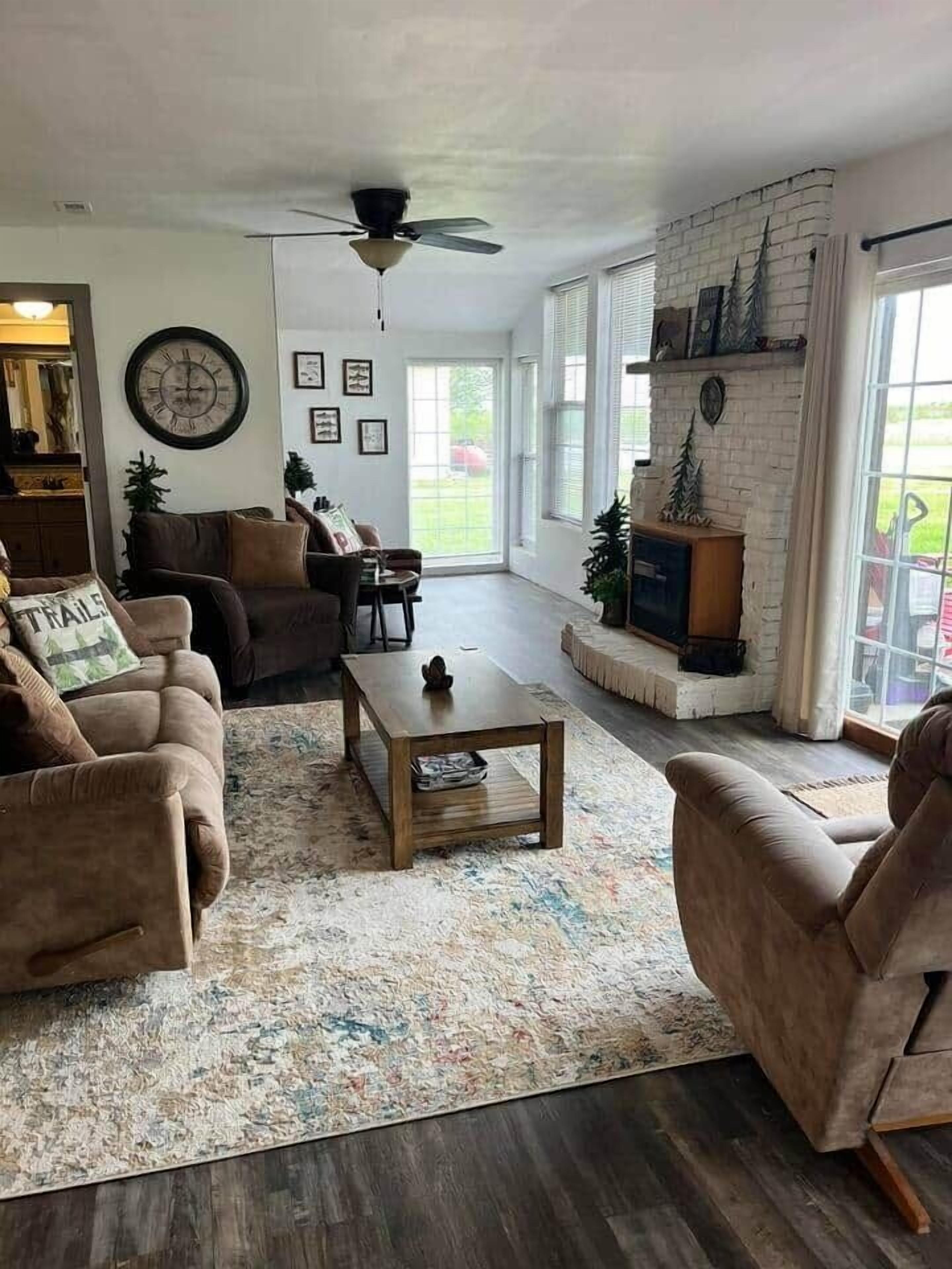 Smart TV, fireplace, DVD player, books