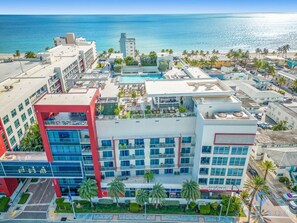 A hotel with a rooftop pool, a view of the ocean, and a modern architectural design. - Bay View Balcony Amazing Pool Hollywood Beach (Hollywood)