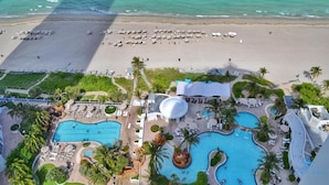 House | Internet - Deluxe Studio Retreat Amazing Pool (Sunny Isles Beach)