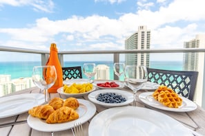 House | 2 bedrooms, desk, Internet - Amazing Pools Luxury 2Br Front Ocean Bay View (Hollywood)