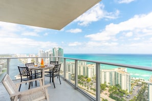 House | 2 bedrooms, desk, Internet - Amazing Pools Luxury 2Br Front Ocean Bay View (Hollywood)