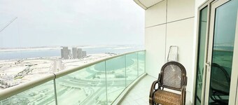 Sustainable 1BR w/Balcony Gym & Pool Access