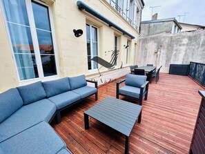 Outdoor dining - Le République 5 - Apartment with terrace right in the center of town and close to the thermal baths (Rochefort)