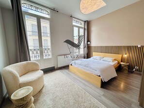 2 bedrooms, WiFi - Le République 5 - Apartment with terrace right in the center of town and close to the thermal baths (Rochefort)