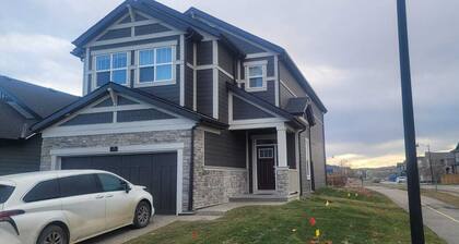 A Cozy home away from home at South East Calgary