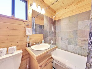 Hair dryer, towels - Fox Creek Cottage located in Panguitch Lake (Panguitch Lake)